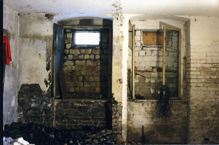 Kollwitzstraße 52, Fotografie Souterrain rechts zur Straße 1991